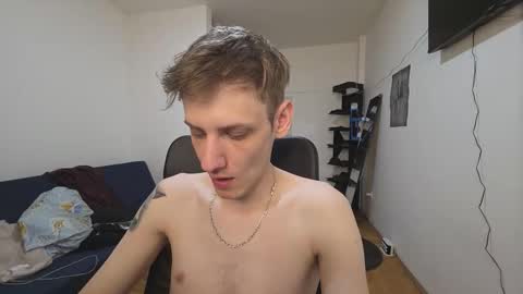 Snapshot of annonimsick chatting on 11/18/25, 12:42 online show from 11/18/25, 12:42