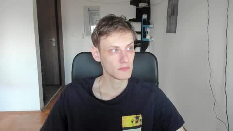 Snapshot of annonimsick chatting on 11/25/25, 02:28 online show from 11/25/25, 02:28