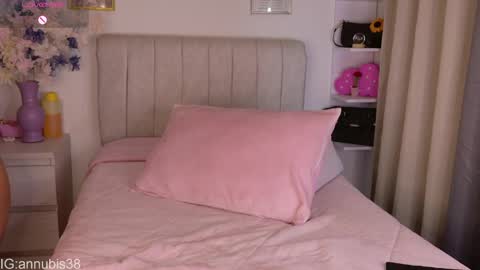SOFIA INDEPENDENT MODEL online show from 05/13/26, 06:11