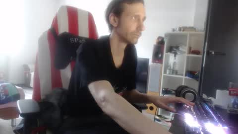 LoyalDog online show from 04/02/26, 08:56