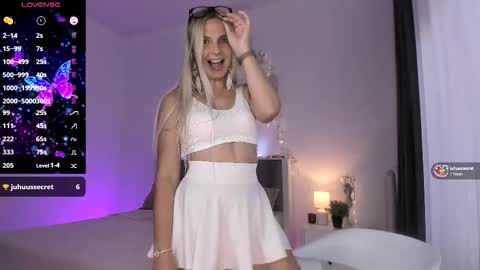 Anny online show from 09/08/25, 03:33