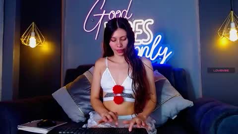 Snapshot of anny_loves chatting on 02/06/26, 06:00 anny_loves online show from 02/06/26, 06:00
