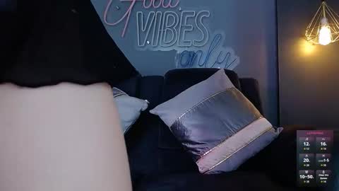 Snapshot of anny_loves chatting on 03/25/26, 04:46 anny_loves online show from 03/25/26, 04:46