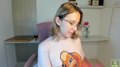 Snapshot of anny_lust chatting on 03/27/26, 01:44 Issabela online show from 03/27/26, 01:44