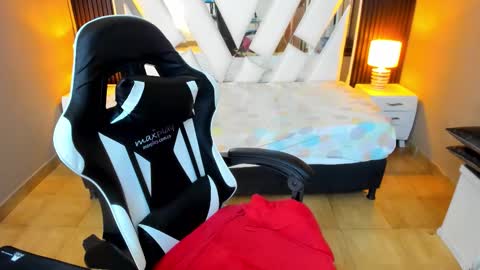 anny online show from 11/28/25, 12:08