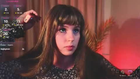 Snapshot of anny_ray_ chatting on 04/17/26, 10:13 Anny online show from 04/17/26, 10:13