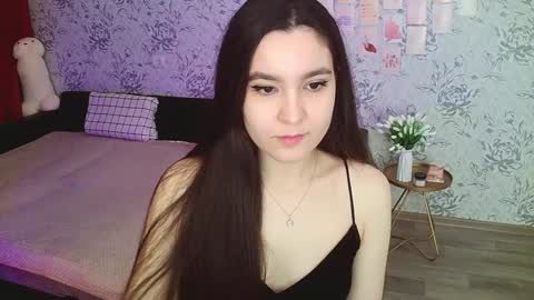 Snapshot of anny_shine chatting on 12/08/24, 06:11 Annie online show from 12/08/24, 06:11