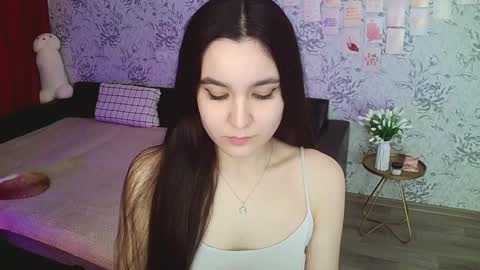 Snapshot of anny_shine chatting on 12/08/24, 09:13 Annie online show from 12/08/24, 09:13