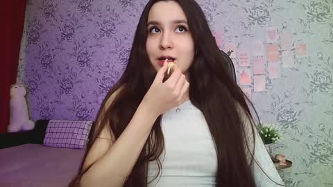 Snapshot of anny_shine chatting on 12/18/24, 05:04 Annie online show from 12/18/24, 05:04