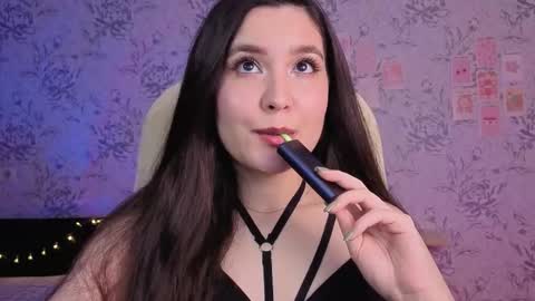 Snapshot of anny_shine chatting on 10/27/25, 03:32 Annie online show from 10/27/25, 03:32