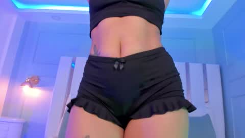 Snapshot of anny_taylorr_ chatting on 10/27/25, 05:06 Anny online show from 10/27/25, 05:06