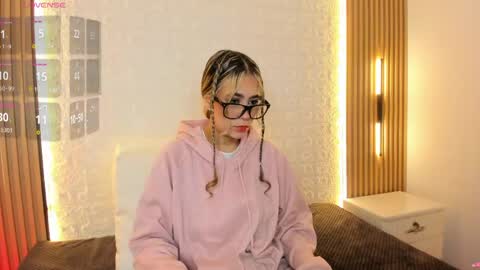 Snapshot of anny_vall chatting on 06/05/26, 01:06 Anny online show from 06/05/26, 01:06