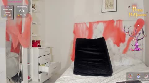 Snapshot of annybigassxxx chatting on 10/27/25, 05:17 Melani online show from 10/27/25, 05:17