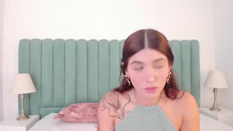 Snapshot of annybombastic chatting on 02/10/26, 05:39 Anny online show from 02/10/26, 05:39