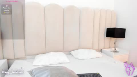 Snapshot of annybombastic chatting on 02/17/26, 10:49 Anny online show from 02/17/26, 10:49