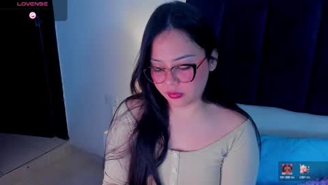 Snapshot of annye01_ chatting on 12/16/25, 01:16 anny online show from 12/16/25, 01:16