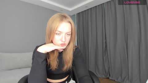 Snapshot of annyfourse chatting on 12/16/24, 01:54 AnnyFourse online show from 12/16/24, 01:54