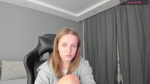 Snapshot of annyfourse chatting on 12/18/24, 05:04 AnnyFourse online show from 12/18/24, 05:04