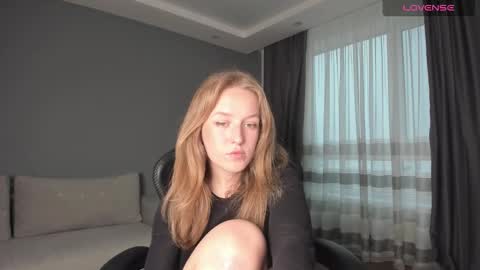 Snapshot of annyfourse chatting on 12/23/24, 01:45 AnnyFourse online show from 12/23/24, 01:45
