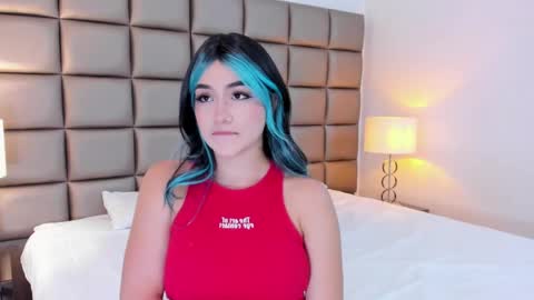 Snapshot of annyhizzle chatting on 01/22/25, 09:32 online show from 01/22/25, 09:32