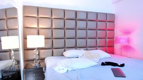 Snapshot of annyhizzle chatting on 01/24/25, 12:20 online show from 01/24/25, 12:20