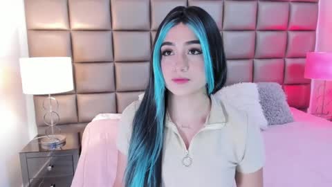 Snapshot of annyhizzle chatting on 02/07/25, 09:37 online show from 02/07/25, 09:37