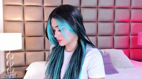 Snapshot of annyhizzle chatting on 02/15/25, 09:26 online show from 02/15/25, 09:26