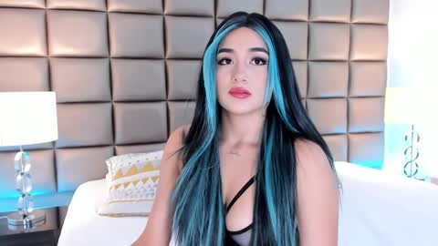 Snapshot of annyhizzle chatting on 02/27/25, 09:25 online show from 02/27/25, 09:25