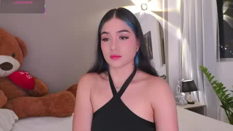 Snapshot of annyhizzle chatting on 11/20/25, 01:17 online show from 11/20/25, 01:17