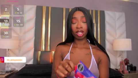 Snapshot of annyosoriio chatting on 11/19/25, 02:11 Anny online show from 11/19/25, 02:11