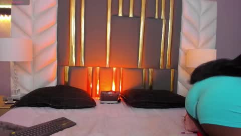 Snapshot of annyosoriio chatting on 11/30/25, 12:31 Anny online show from 11/30/25, 12:31