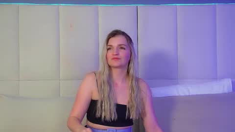 Snapshot of annyraii chatting on 11/24/25, 06:35 annyraii online show from 11/24/25, 06:35