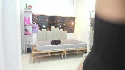 Anny online show from 09/19/25, 08:31