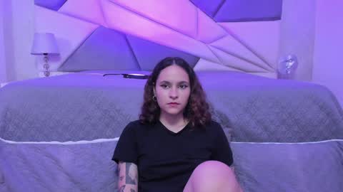 Snapshot of annythomsonn chatting on 12/01/24, 11:47 AnnyT online show from 12/01/24, 11:47