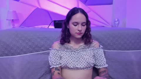 Snapshot of annythomsonn chatting on 12/04/24, 10:08 AnnyT online show from 12/04/24, 10:08