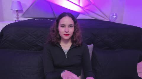 Snapshot of annythomsonn chatting on 12/11/24, 01:05 AnnyT online show from 12/11/24, 01:05