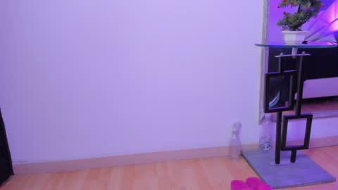 Snapshot of annythomsonn chatting on 12/12/24, 02:59 AnnyT online show from 12/12/24, 02:59