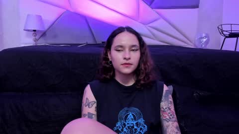 Snapshot of annythomsonn chatting on 12/27/24, 10:05 AnnyT online show from 12/27/24, 10:05