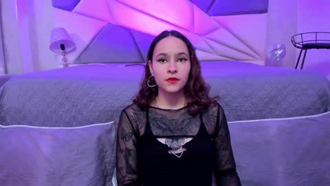 Snapshot of annythomsonn chatting on 01/12/25, 08:36 AnnyT online show from 01/12/25, 08:36