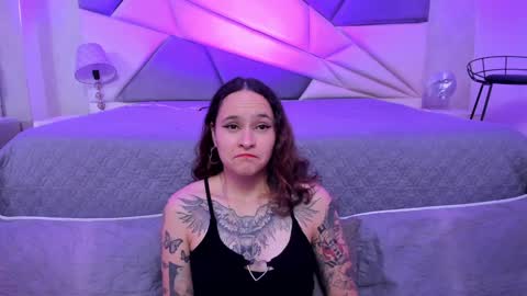 Snapshot of annythomsonn chatting on 01/12/25, 11:47 AnnyT online show from 01/12/25, 11:47