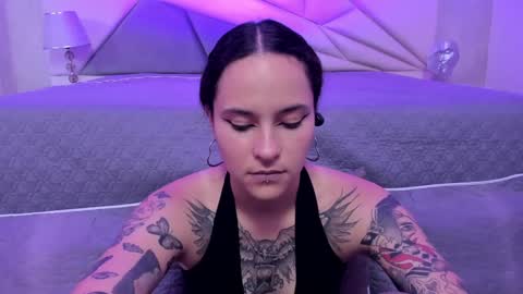 Snapshot of annythomsonn chatting on 01/14/25, 09:20 AnnyT online show from 01/14/25, 09:20