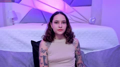 Snapshot of annythomsonn chatting on 01/26/25, 08:45 AnnyT online show from 01/26/25, 08:45