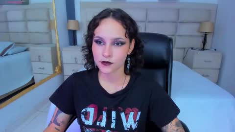 Snapshot of annythomsonn chatting on 10/12/25, 08:52 AnnyT online show from 10/12/25, 08:52