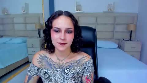 Snapshot of annythomsonn chatting on 10/15/25, 09:37 AnnyT online show from 10/15/25, 09:37