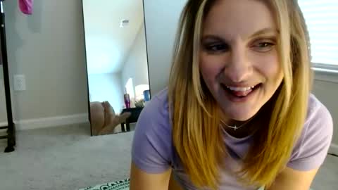Snapshot of ansleypage chatting on 02/18/26, 06:15 heyitsansley online show from 02/18/26, 06:15