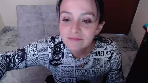 Snapshot of antara_girl chatting on 11/25/25, 09:04 PAMELA online show from 11/25/25, 09:04