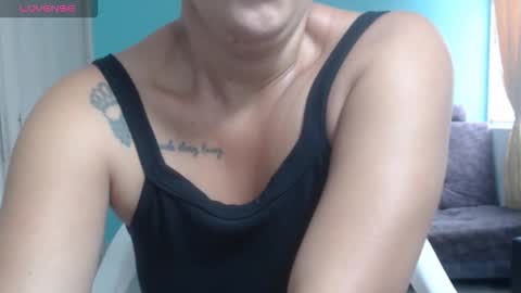Snapshot of anthonela_queen chatting on 01/06/26, 01:04 Anthonela Queen online show from 01/06/26, 01:04