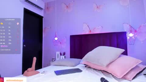 anthonelaDuque online show from 03/10/25, 02:59