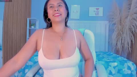 Snapshot of anthonella_lux chatting on 04/14/26, 12:11 anthonella online show from 04/14/26, 12:11