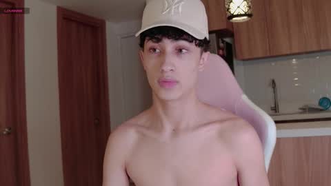 Snapshot of anthonny_05 chatting on 04/01/26, 12:33 TONY NEW ACCOUNT online show from 04/01/26, 12:33